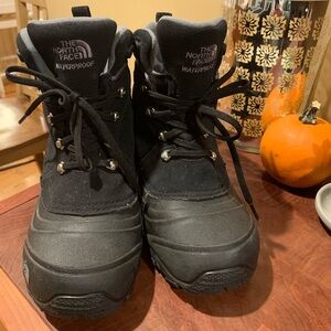 EUC, barely worn, North Face Kids Chilkat lace ll, black/zinc, size 6